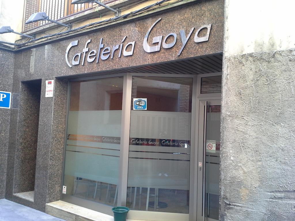 Hostal Cafeteteria Goya Barbastro Exterior photo